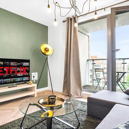 Stylish 4Th Floor 2 Bedroom En Suite City Centre Apartment With Parking By Azura Nights Бирмингам Екстериор снимка