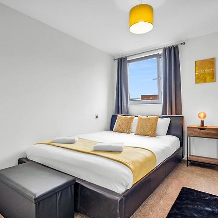 Stylish 4Th Floor 2 Bedroom En Suite City Centre Apartment With Parking By Azura Nights Бирмингам Екстериор снимка