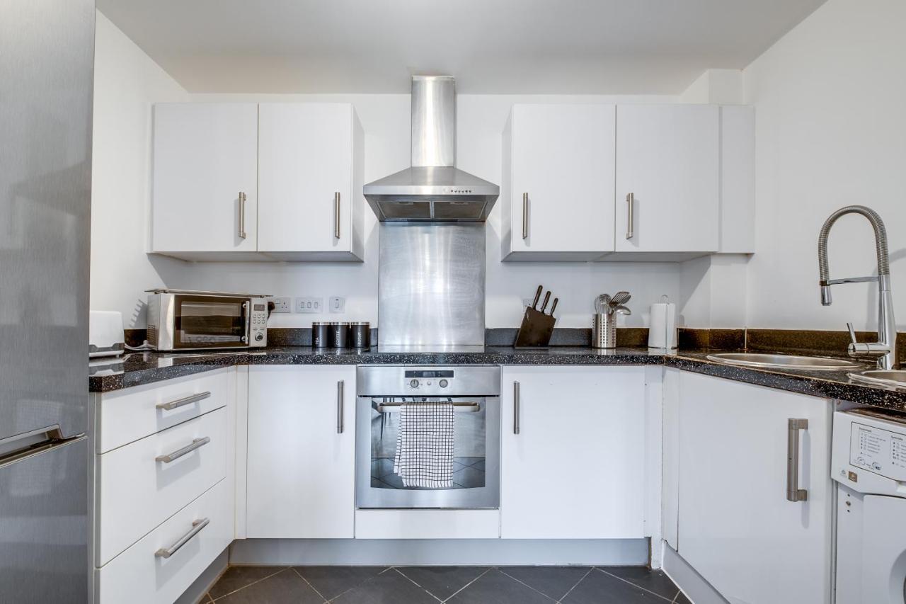 Stylish 4Th Floor 2 Bedroom En Suite City Centre Apartment With Parking By Azura Nights Бирмингам Екстериор снимка