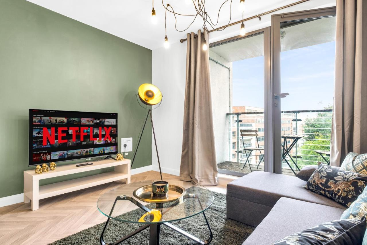 Stylish 4Th Floor 2 Bedroom En Suite City Centre Apartment With Parking By Azura Nights Бирмингам Екстериор снимка