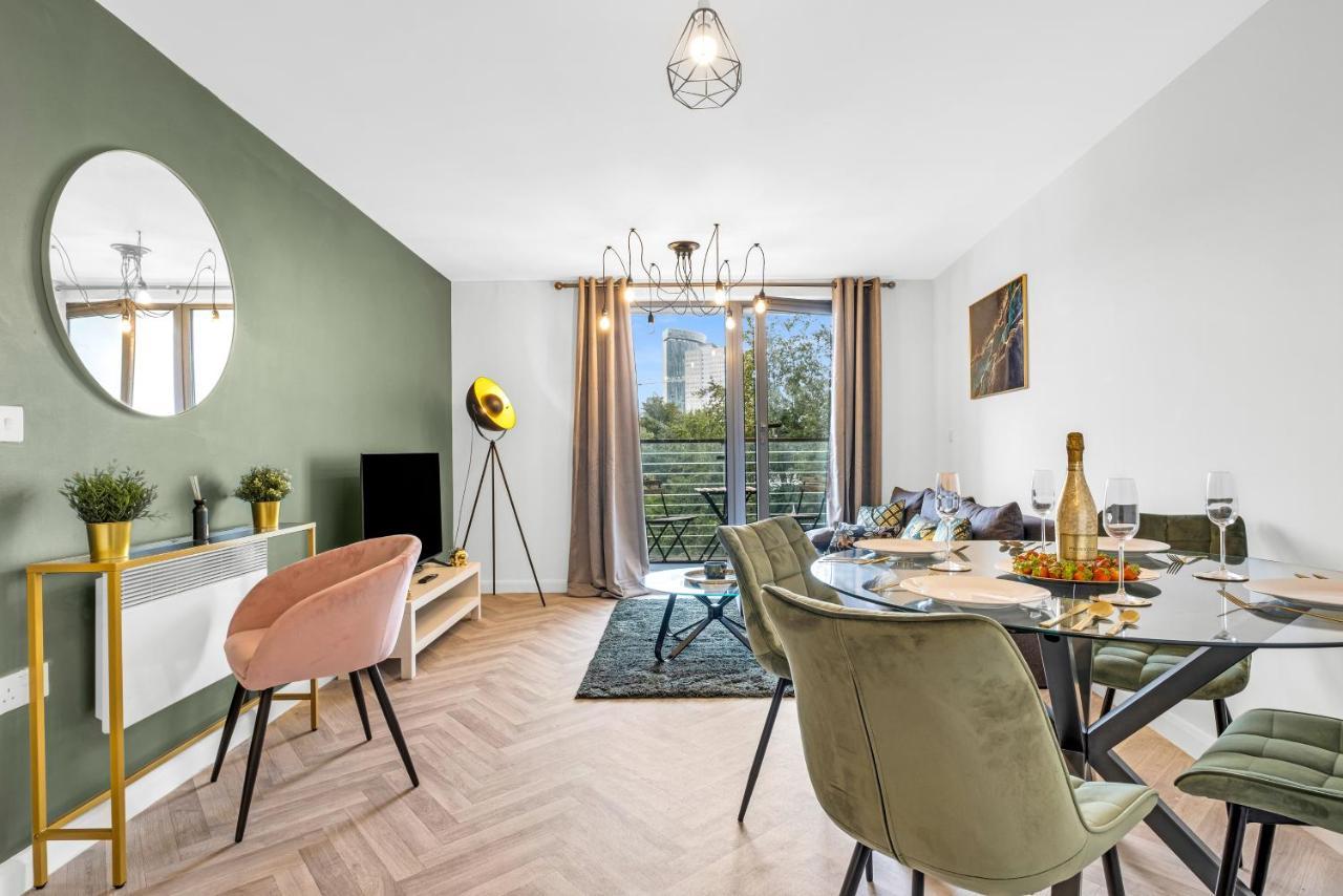 Stylish 4Th Floor 2 Bedroom En Suite City Centre Apartment With Parking By Azura Nights Бирмингам Екстериор снимка