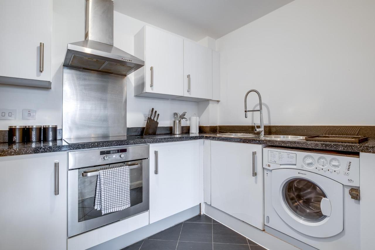 Stylish 4Th Floor 2 Bedroom En Suite City Centre Apartment With Parking By Azura Nights Бирмингам Екстериор снимка