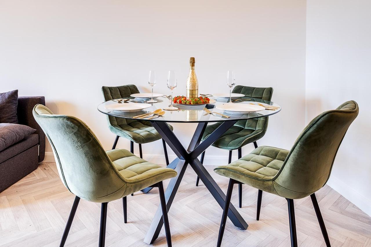 Stylish 4Th Floor 2 Bedroom En Suite City Centre Apartment With Parking By Azura Nights Бирмингам Екстериор снимка