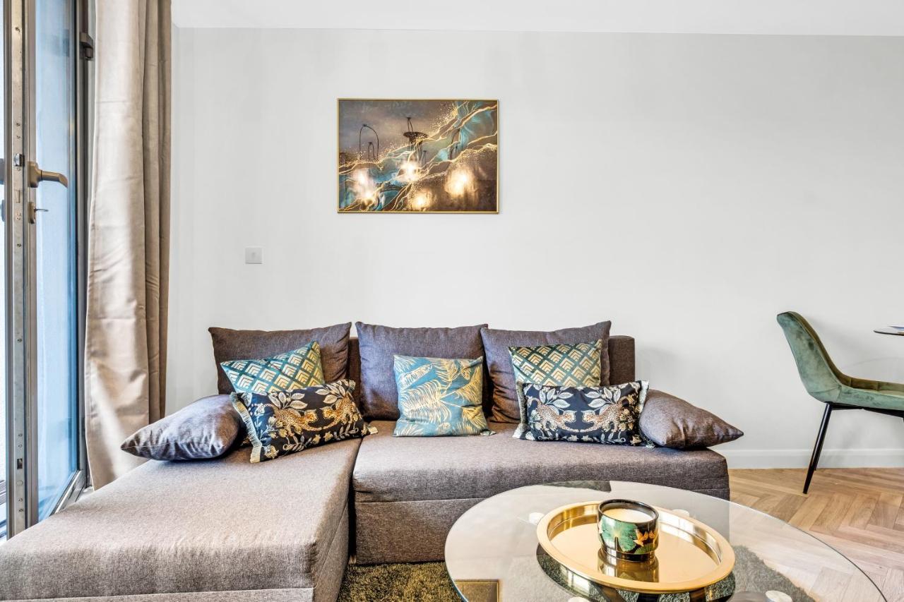 Stylish 4Th Floor 2 Bedroom En Suite City Centre Apartment With Parking By Azura Nights Бирмингам Екстериор снимка